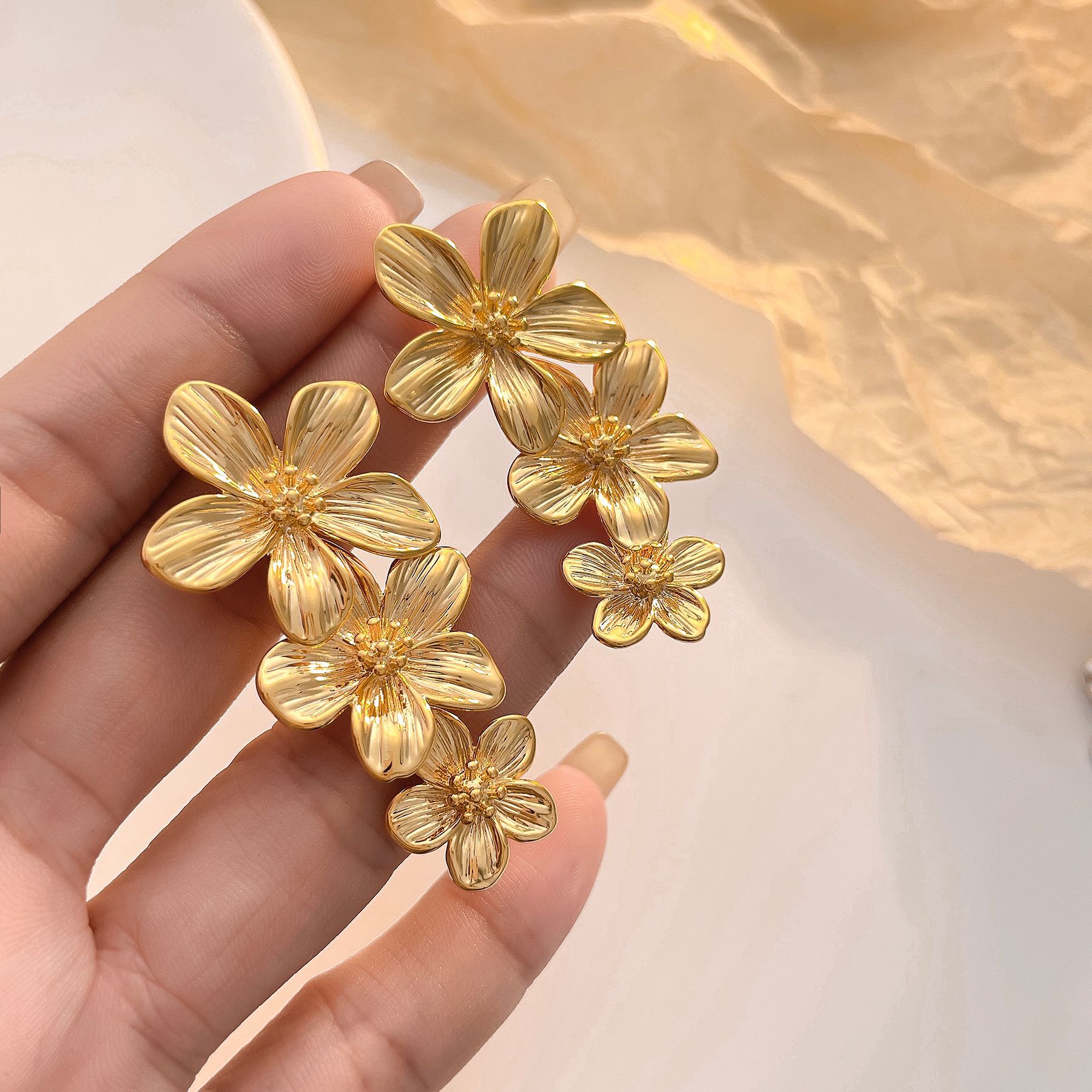Kshmir Metal Flower Tassel Ear - Travel Accessories For Europe ulasan dan harga